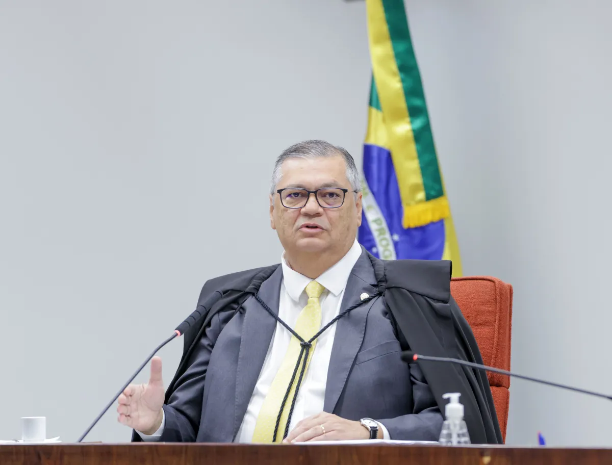 Dino barra trecho de projeto de lei que libera emendas do orçamento secreto