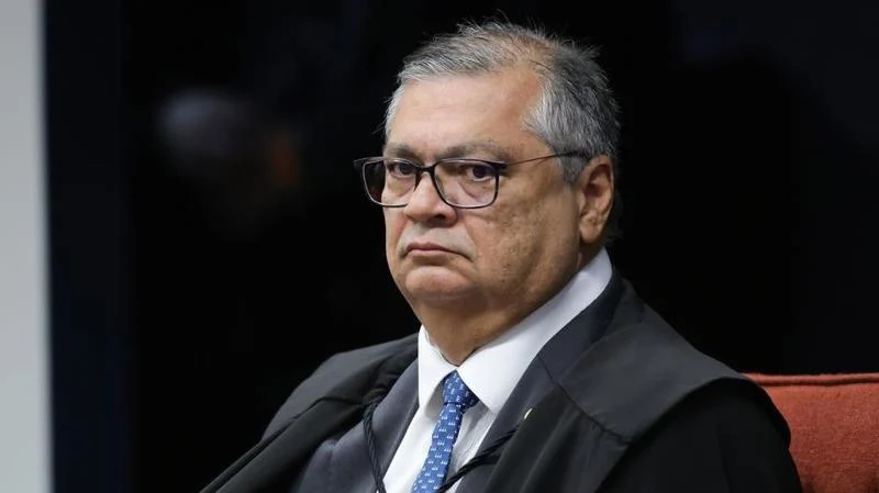 Dino proíbe envio de emendas a ONGs de parentes de parlamentares