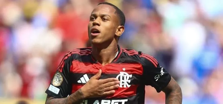 Wallace Yan discute com torcida em sua despedida no Flamengo