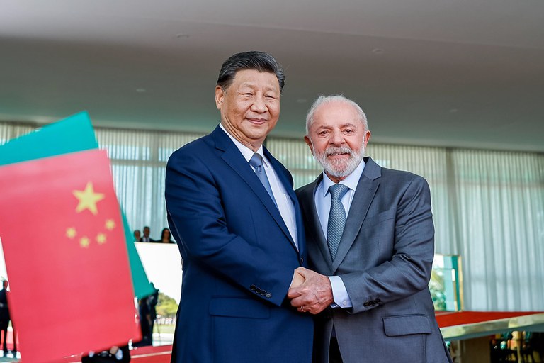 Lula anuncia isenção de visto a cidadãos chineses