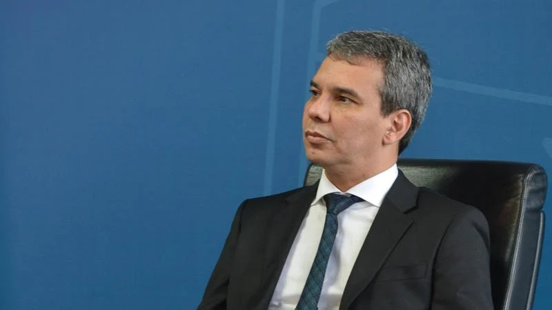 Lula deve indicar advogado da Petrobras para o Ministério da Justiça