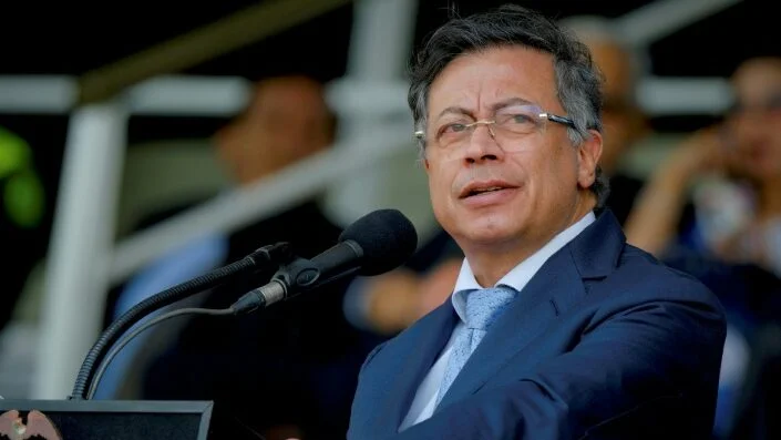 Presidente da Colômbia pede que população “tome o poder” se ele sofrer violência