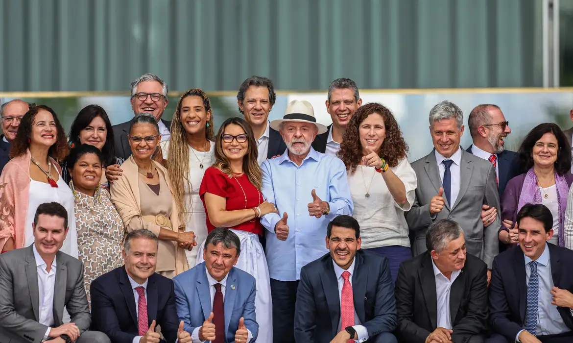 Lula acumula 15 trocas ministeriais e mais saídas são esperadas