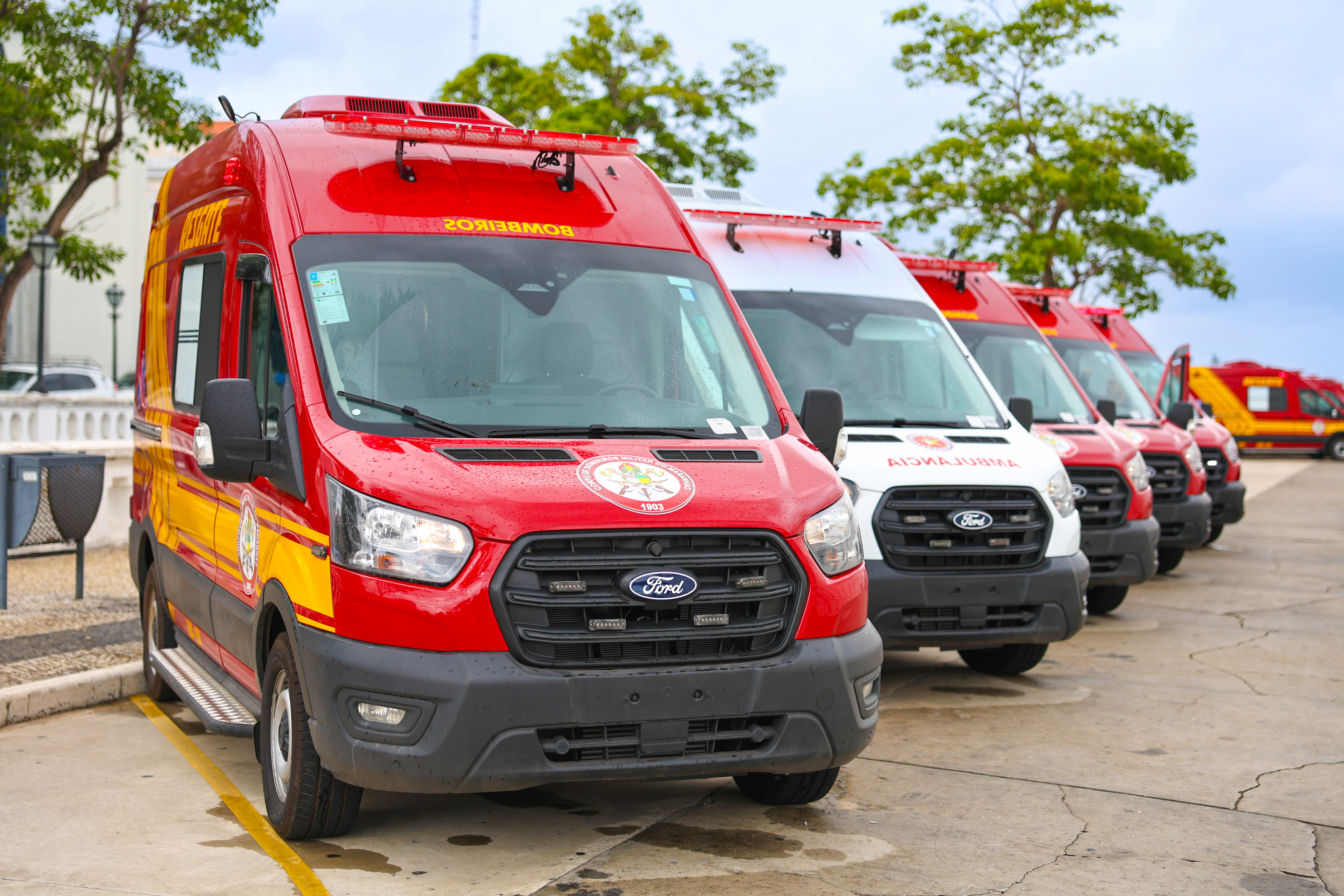 Governo reforça Sistema de Segurança Pública com a entrega de 16 novas ambulâncias