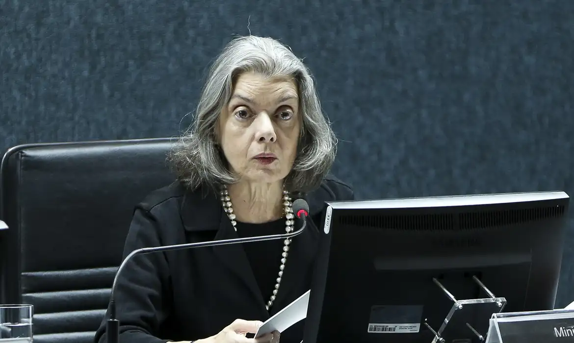 Cármen Lúcia apresenta regras para atuação de juízes nas eleições 2026