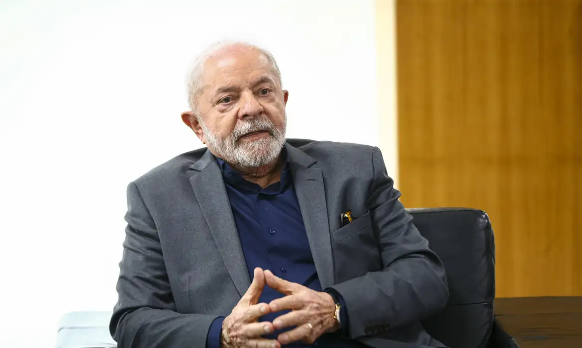 Lula cobra governadores por redução do ICMS sobre combustíveis