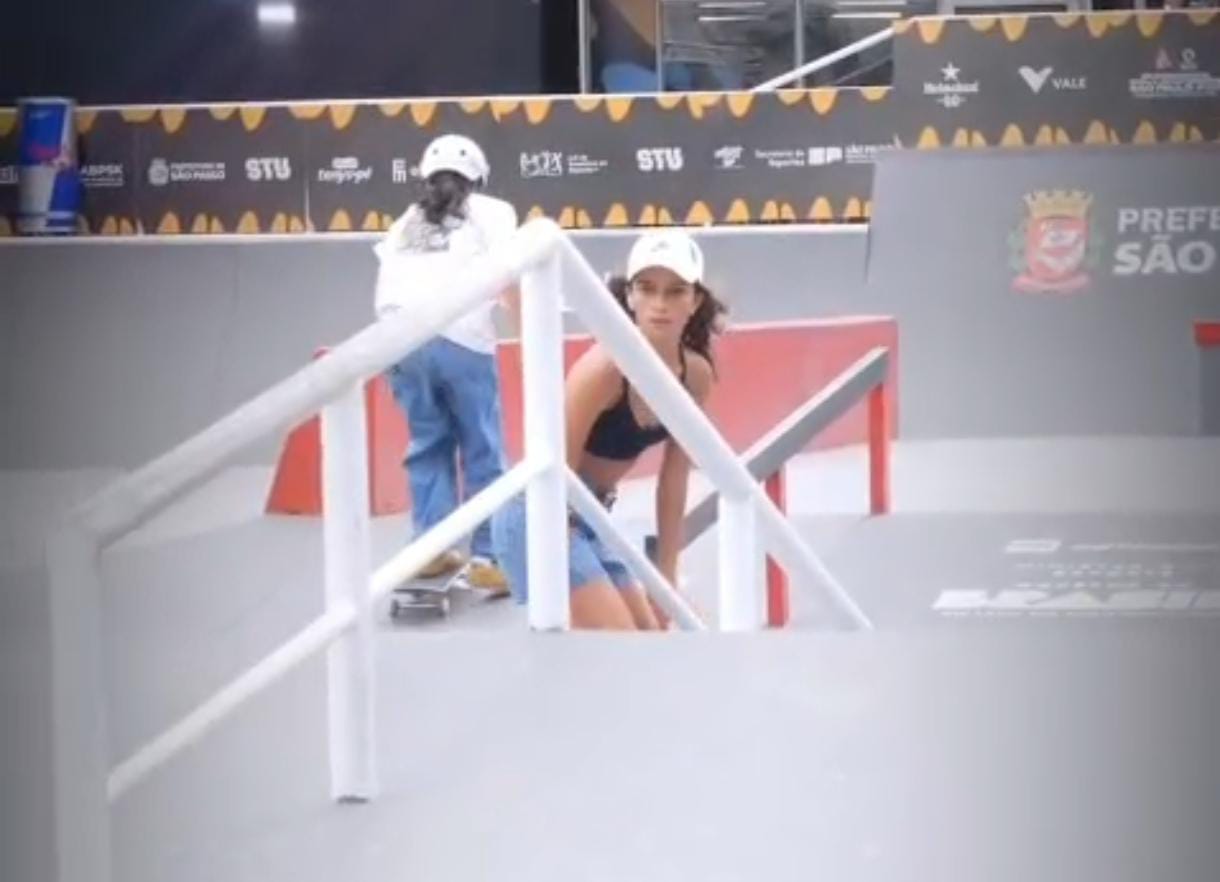 Mesmo após lesão no joelho, Rayssa Leal avança para as quartas de final do Mundial de Skate