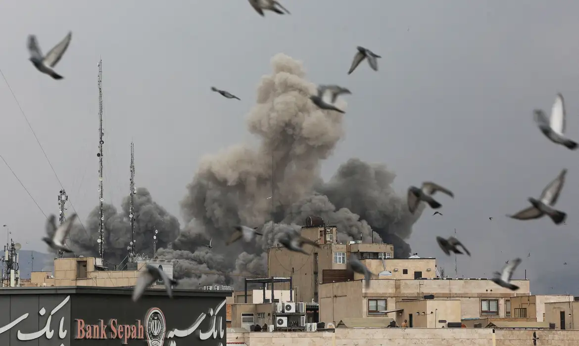 Irã resiste a ataques e desafia Estados Unidos e Israel em nova fase da guerra