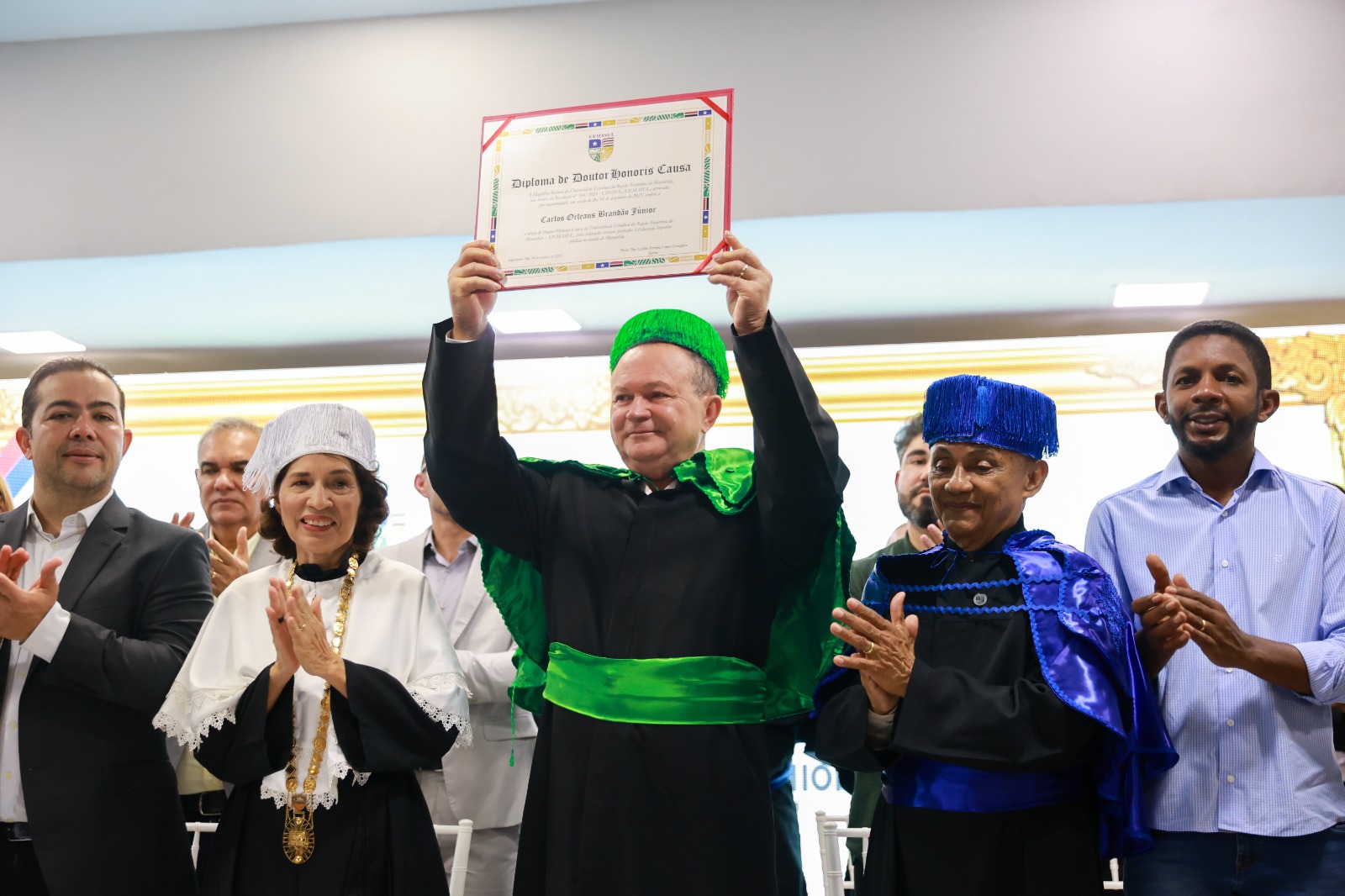 Brandão recebe título de Doutor Honoris Causa, reconduz reitora da Uemasul e anuncia novos investimentos