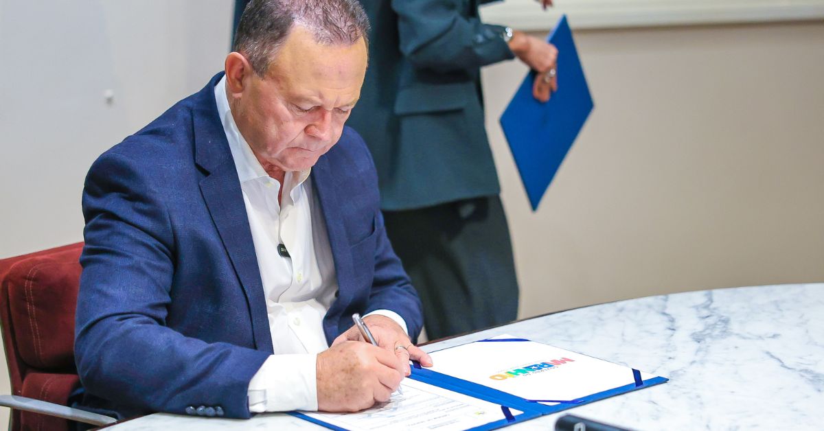 Brandão sanciona lei que amplia acesso à saúde com transporte intermunicipal gratuito