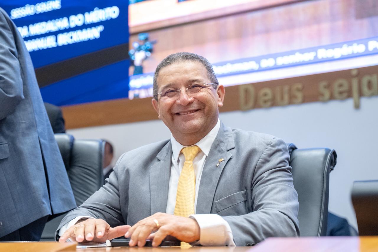 Jotta Pinto toma posse no lugar de Júnior Cascaria