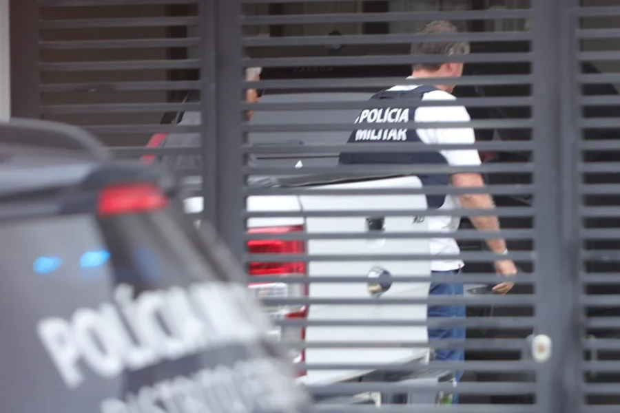 Bolsonaro tem 24h para explicar fala de Eduardo sobre acesso a vídeo