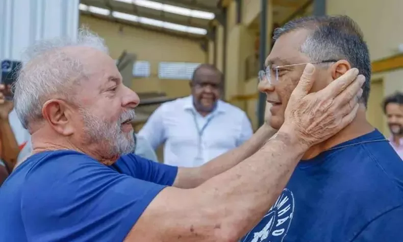 De novo: Dino suspende quebra de sigilo de Lulinha na CPMI do INSS