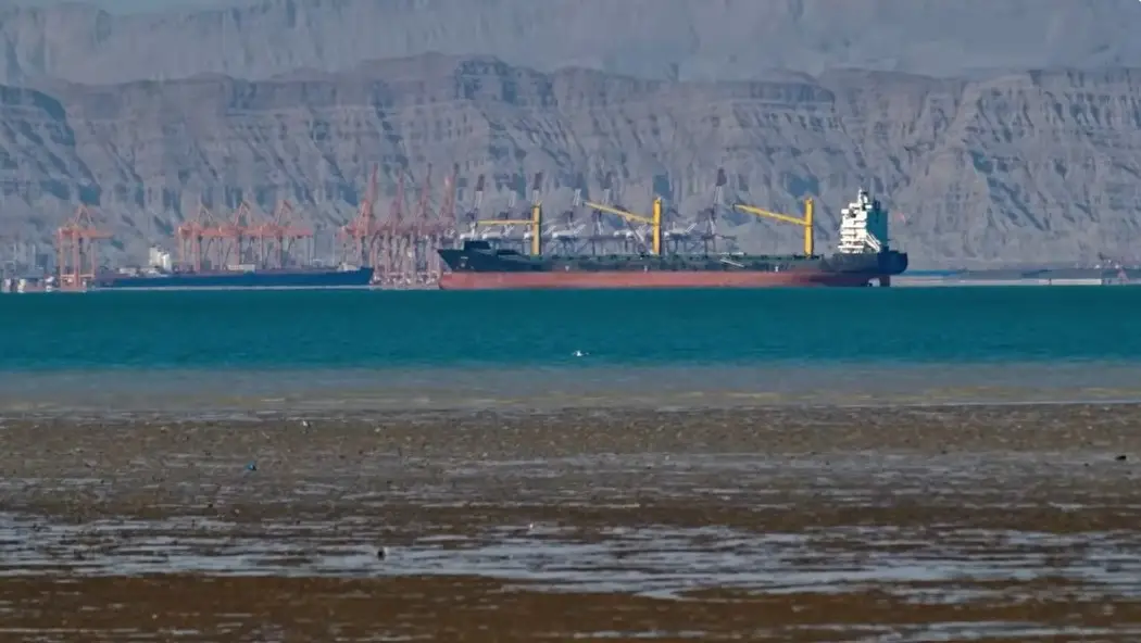 Irã anuncia fechamento do Estreito de Ormuz e ameaça navios, diz mídia