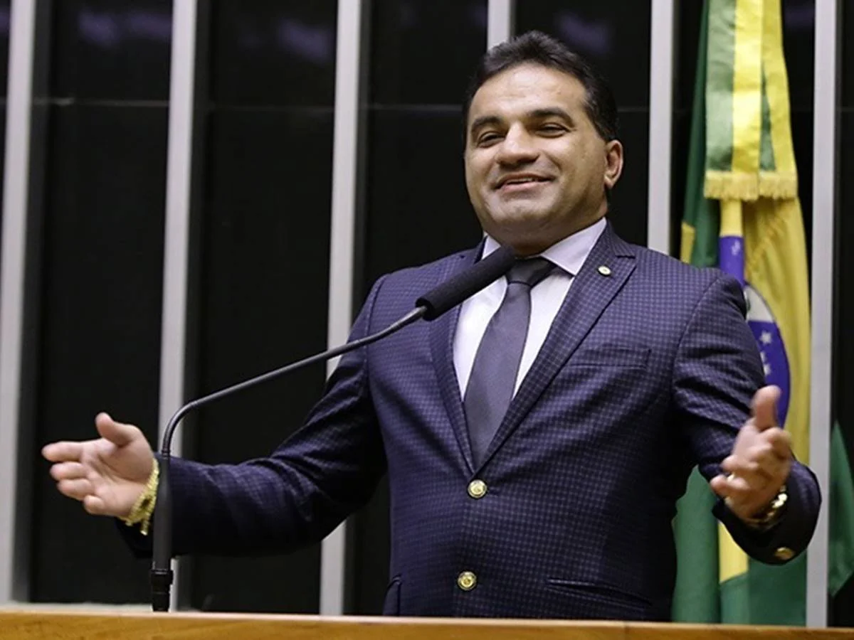 PF apreende helicóptero e maços de dinheiro em operação contra o deputado Josimar de Maranhãozinho