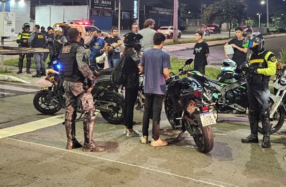 Operação Rolezinho apreende 15 veículos na Avenida dos Holandeses
