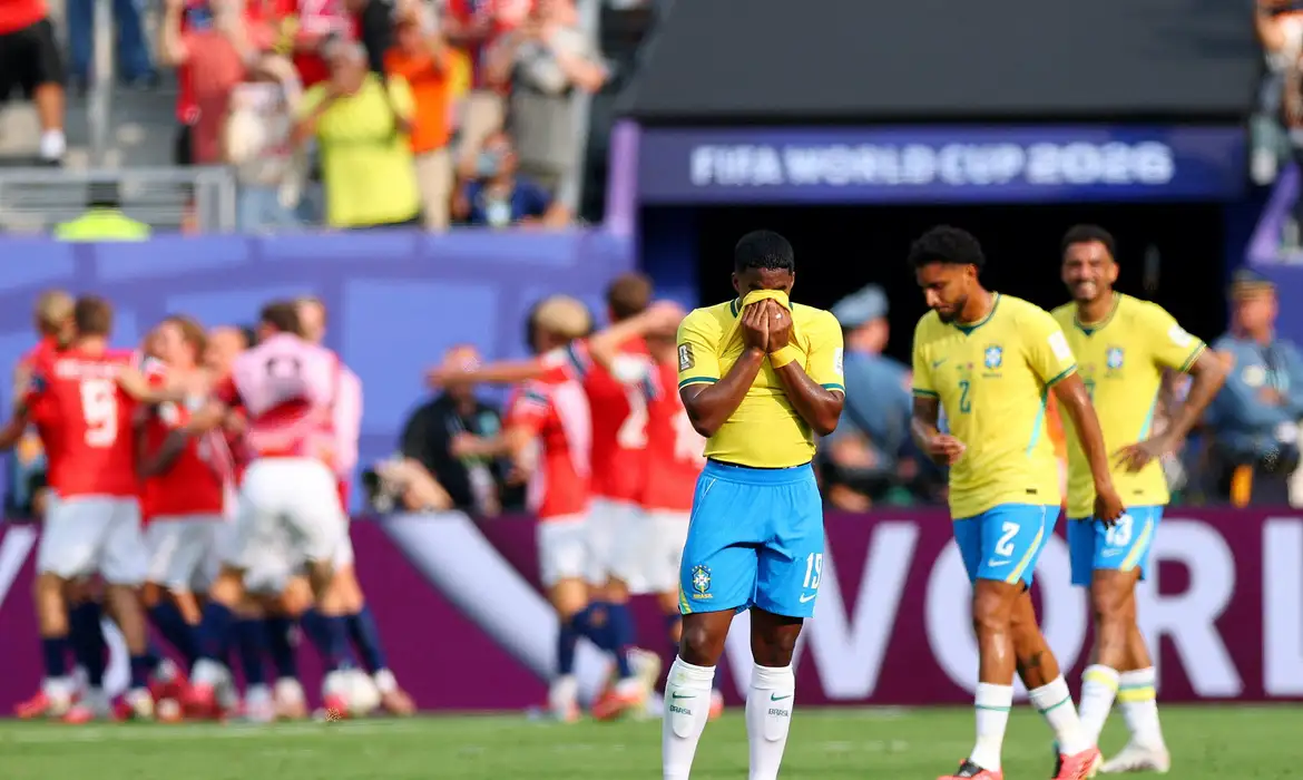 Com críticas, adeus do Brasil à Copa 2026 estampa jornais mundo afora