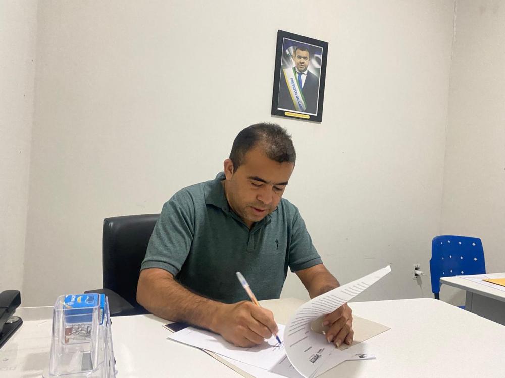 Prefeito de Campestre do Maranhão que ameaça servidores para votar em Flávio Bolsonaro é rifado do PSB